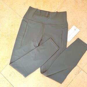 🤩 NWT Athleta Salution 7/8